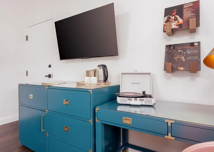 Lily Hall-A Boutique Hotel Pensacola