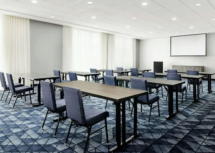 Courtyard By Marriott New Castle Hotel