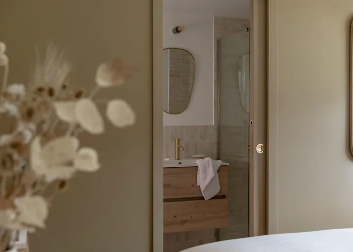 La Peniche - Bed And Bicycle - Vienne Hotel