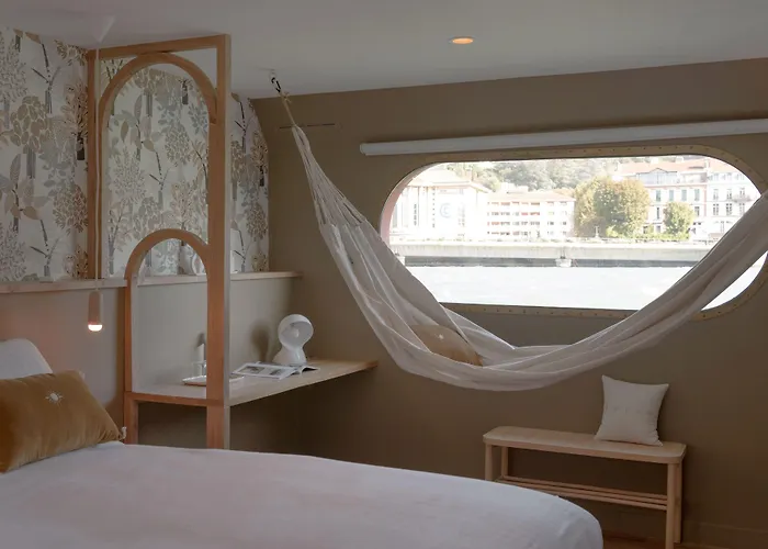 La Peniche - Bed And Bicycle - Vienne Hotel