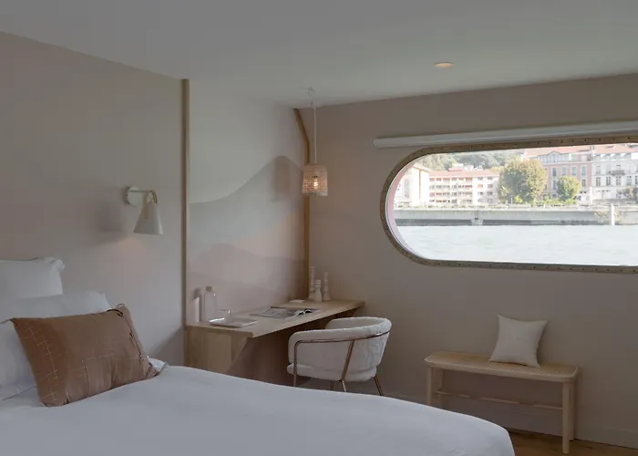La Peniche - Bed And Bicycle - Vienne Hotel