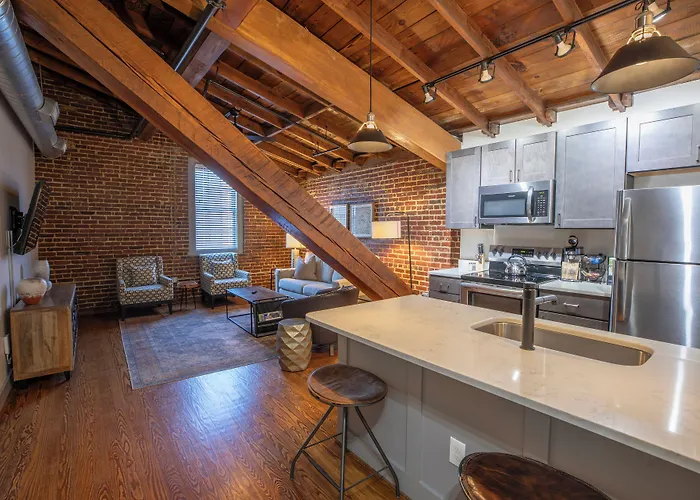 The Lofts At Downtown Salem Aparthotel