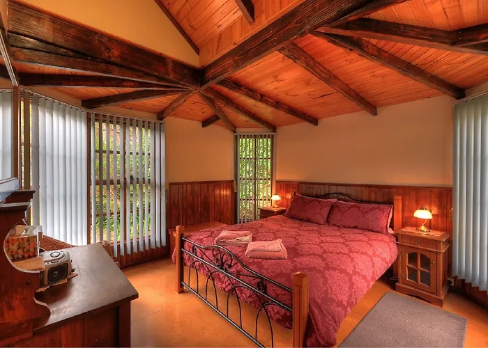 Stanley Lakeside Spa Cabins