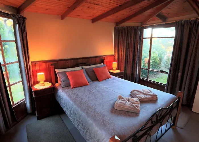 Stanley Lakeside Spa Cabins
