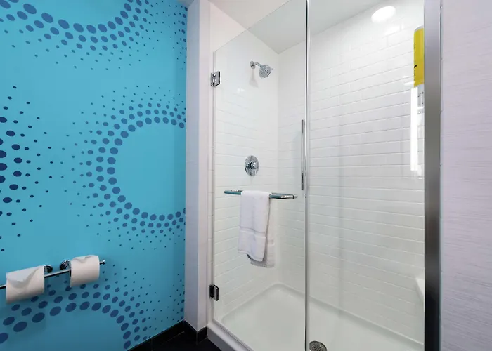 Tru By Hilton Staunton Hotel
