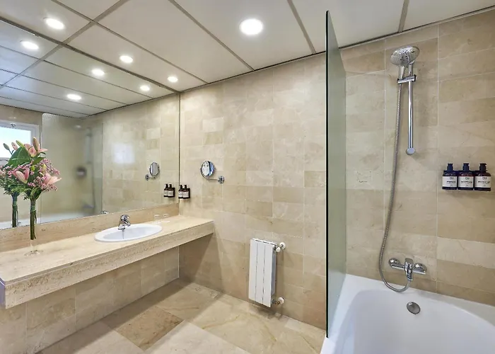 Nh Barcelona Eixample Otel