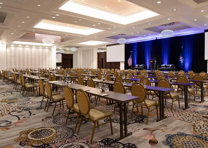 Amway Grand Plaza Hotel, Curio Collection By Hilton Grand Rapids