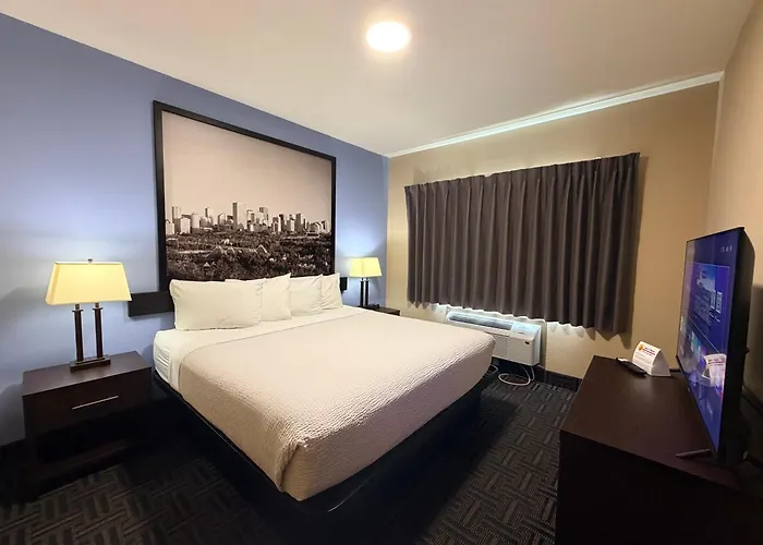 Super 8 By Wyndham Edmonton/West Hotel
