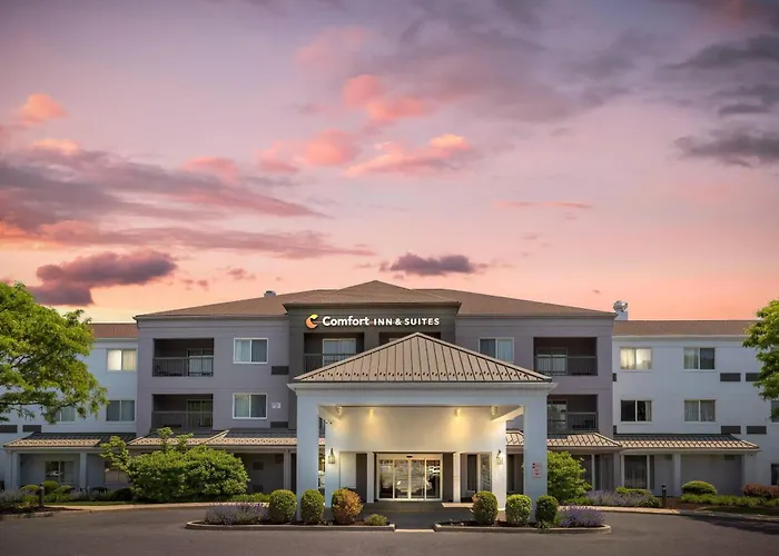 Comfort Inn & Suites Bethlehem Lehigh Valley Airport