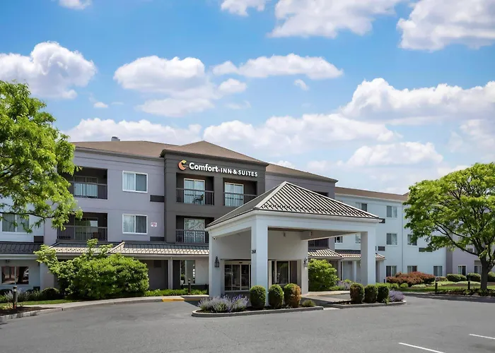 Comfort Inn & Suites Bethlehem Lehigh Valley Airport