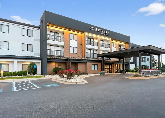 Courtyard By Marriott Albany Hotel