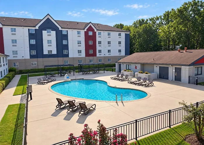 Ramada By Wyndham Tuscaloosa Hotel