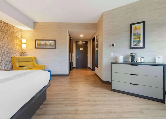 GLō Best Western Kanata Ottawa West