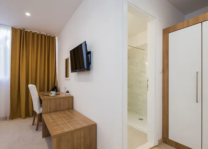 Hotel Corner Split