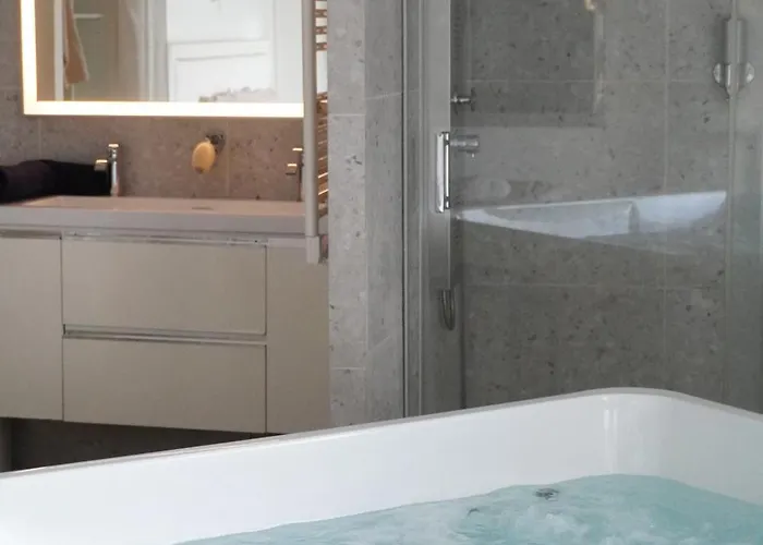 Les Suites Love 1 Spa Vue Mer Piscine Marseille