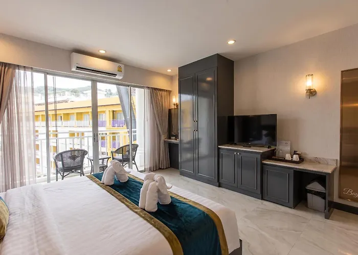 Hotel Baya Phuket - Rooftop Pool, Next To Food Market & Steps To Beach Patong