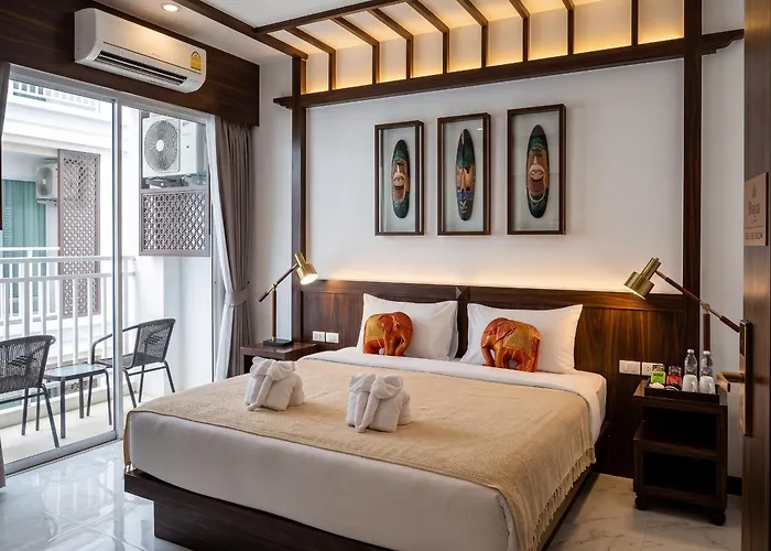 Hotel Baya Phuket - Rooftop Pool, Next To Food Market & Steps To Beach Patong