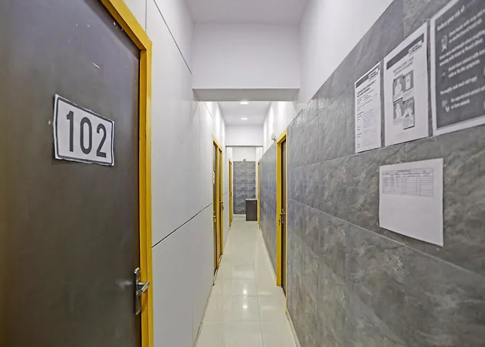 Oyo 84596 Hotel North Campus New Delhi