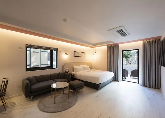 Hound Hotel Yeonsan Busan
