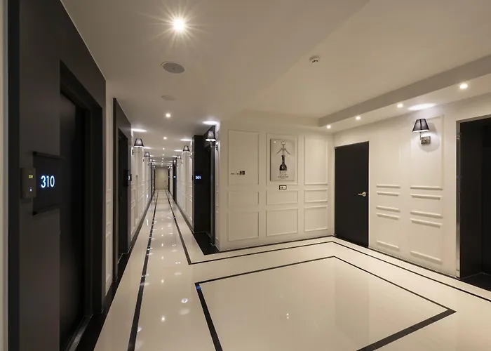 Hound Hotel Yeonsan Busan