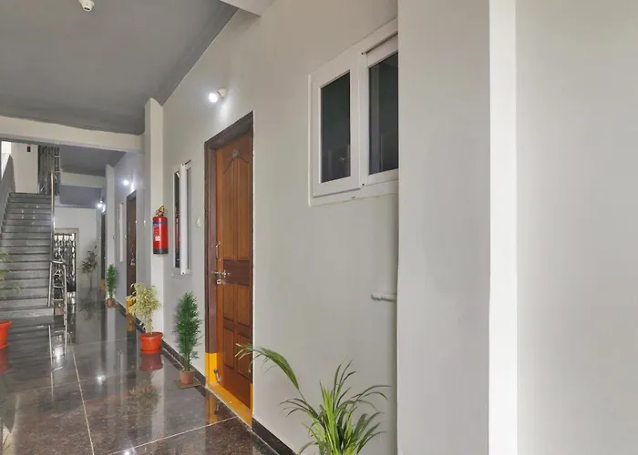 Super Townhouse Rcc Blizz Hotel Kondapur 