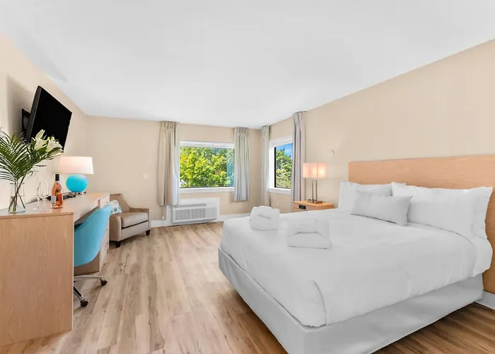 Gold Coast Inn - At The Bay In Traverse City