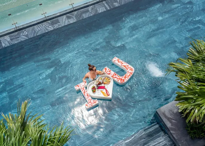 Peninsula Hotel Danang