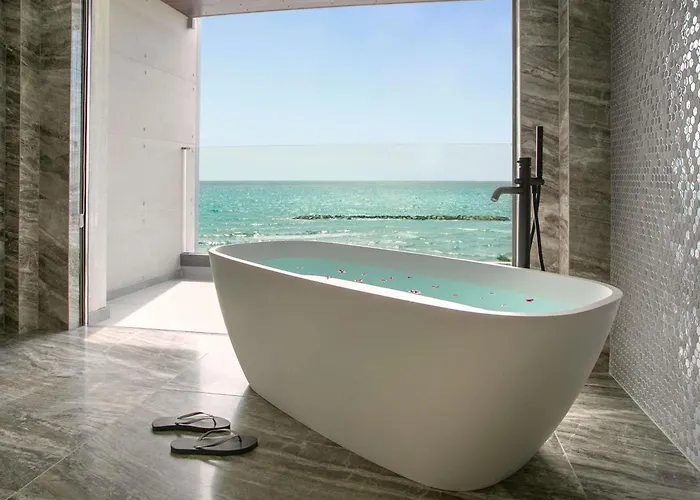 Mercure Larnaca Beach Resort