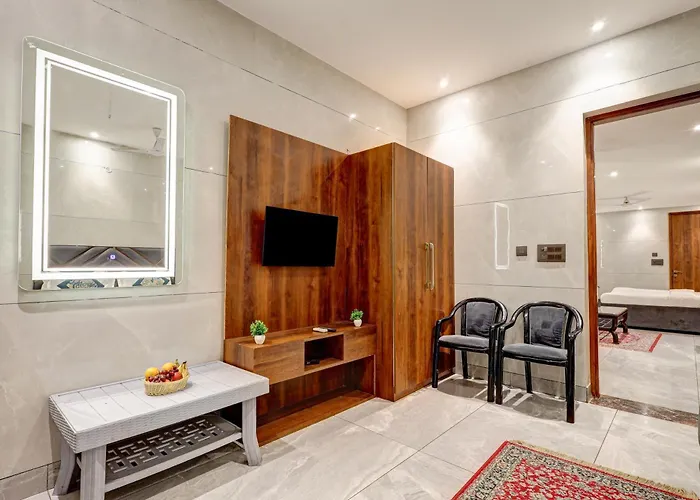 Hotel Preet Inn 05 Mints Walking Distance Nizamuddin Railway Station New Delhi