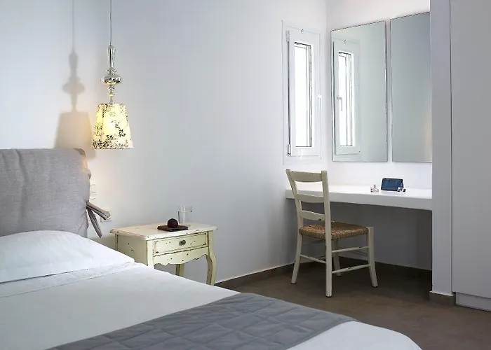Santa Maria Luxury Suites & Spa Adamantas