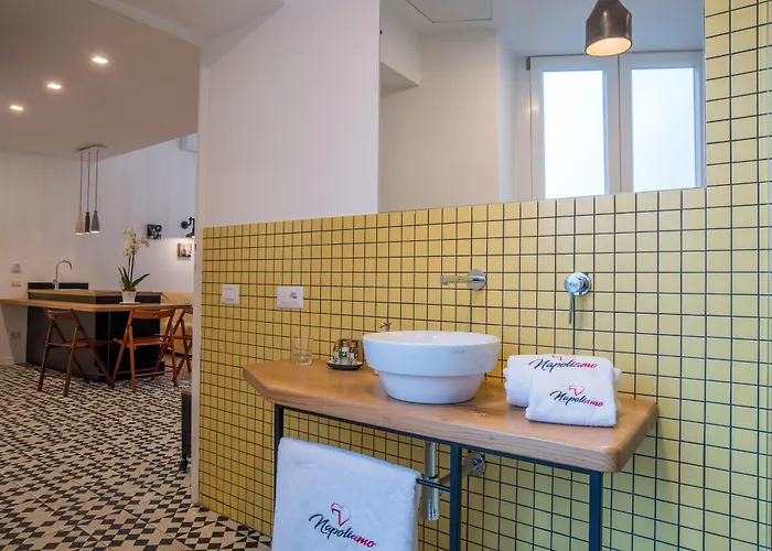 Napoliamo Guest House