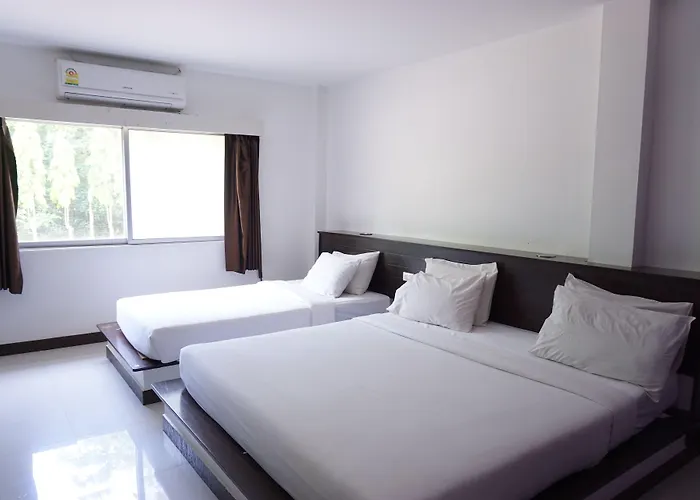 Sri Chumphon Hotel