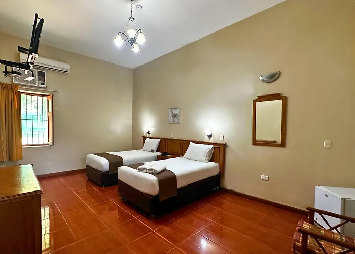 Dm Hoteles Mossone - Ica