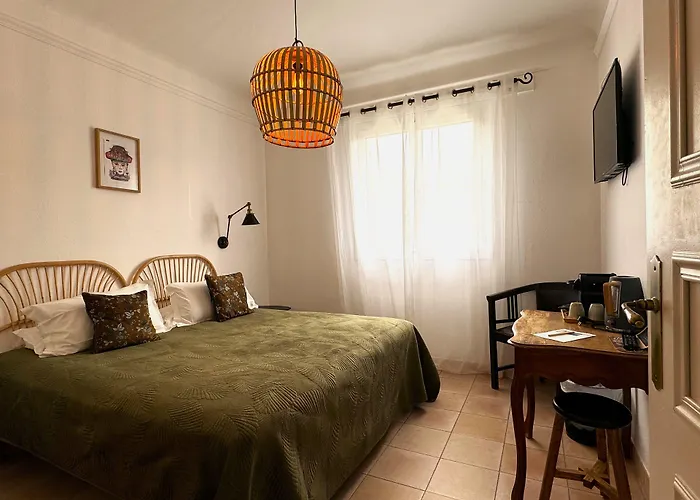 Hotel Les Flots Bleus Le Lavandou