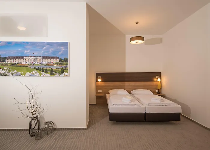 Boutique-Hotel Kronenstuben - unschlagbare Zentrumsnähe direkt am Marstall&Marktplatz - Schloss in 3 Min - Frühstück - Langzeitmiete Ludwigsburg