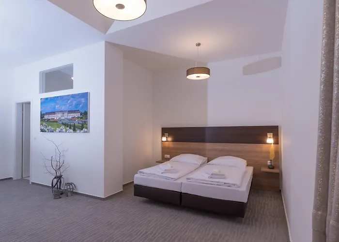 Boutique-Hotel Kronenstuben - Unschlagbare Zentrumsnaehe Direkt Am Marstall & Marktplatz - Schloss In 3 Min - Fruehstueck - Langzeitmiete Ludwigsburg