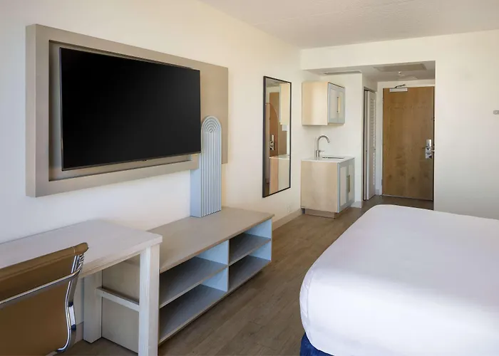 Hotel Dello Ft Lauderdale Airport, Tapestry Collection By Hilton Dania Beach
