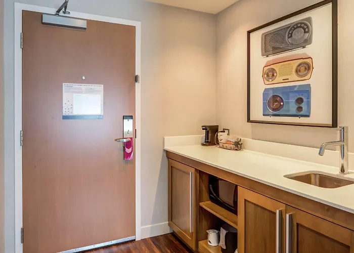 Hampton Inn & Suites Boston/Waltham