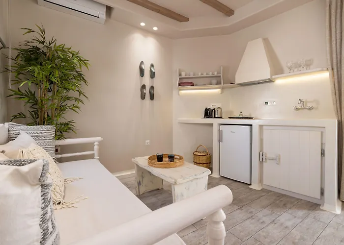 Emery Suites Naxos City