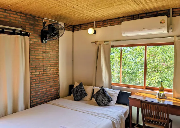 Yk Art House & Bong Bonlai Vegan Hotel Phnom Penh