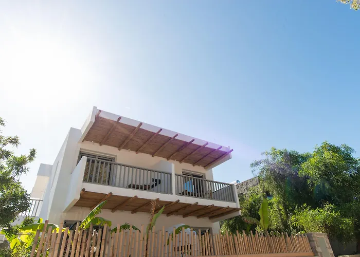 Melagrana Aparthotel Adamantas