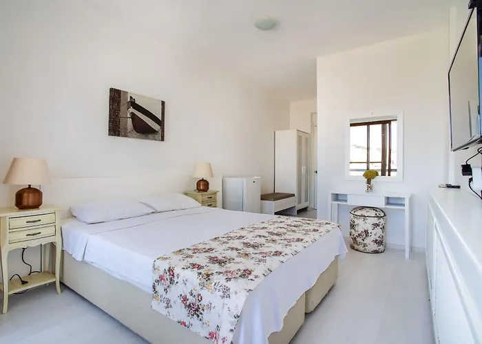 Cesurlar Hotel Çeşme