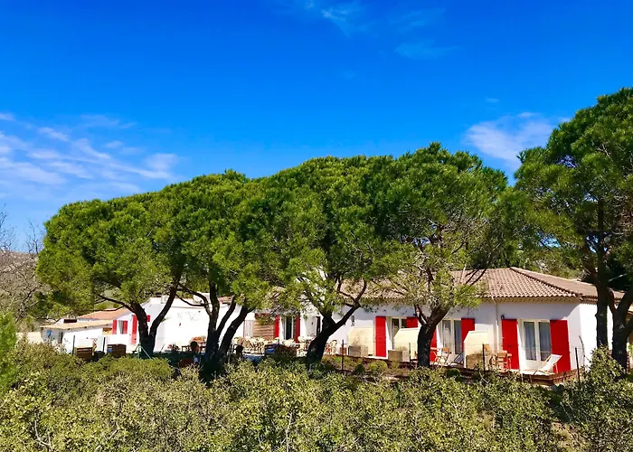 Les Volets Rouges - Hotel Cassis - Situe Dans Le Parc National Des Calanques - Parking Gratuit