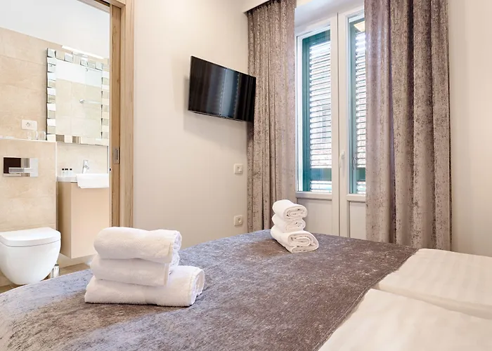 Central Pearl By Nono Ban Rooms Split