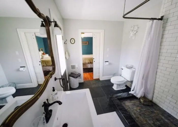 Burdett House Bed & Breakfast