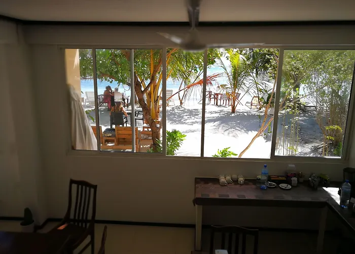 Crown Beach Hotel-Private Bikini Beach Meeru Island
