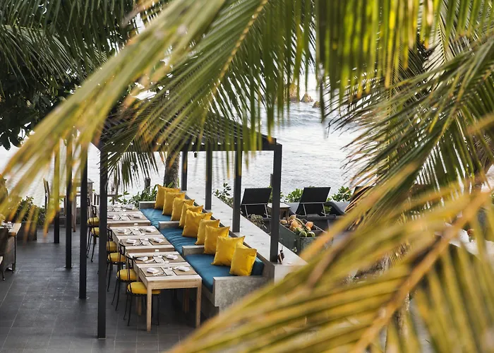 Owl And The Pussycat Hotel & Restaurant Unawatuna