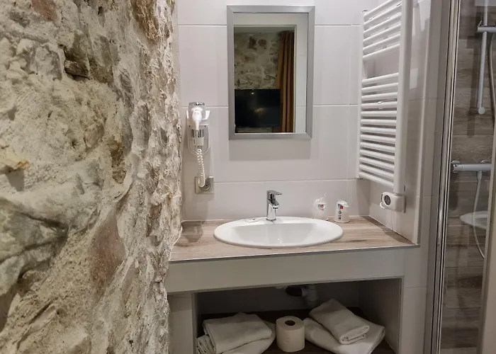 Hotel De La Couronne Aix-les-Bains