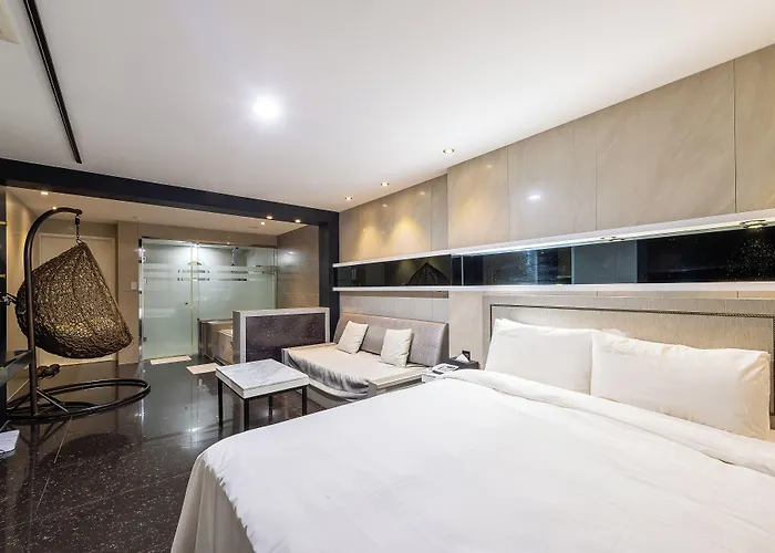 Daniel Campanella Otel Seul