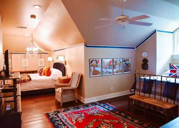The English Merchant'S Inn Waxahachie